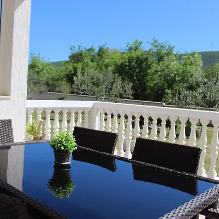 Casa de Férias Mediterranean Olive Waterfallskrka-croatia *