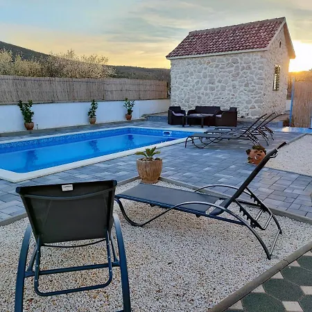 Casa de Férias Mediterranean Olive Waterfallskrka-croatia