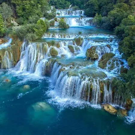 Casa de Férias Mediterranean Olive Waterfallskrka-croatia