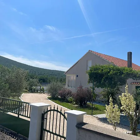 Vakantiehuis Mediterranean Olive Waterfallskrka-croatia