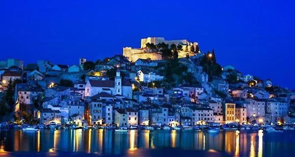 別荘 Mediterranean Olive Waterfallskrka-croatia *