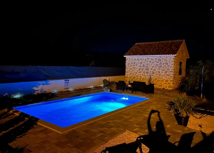 Casa de Férias Mediterranean Olive Waterfallskrka-croatia